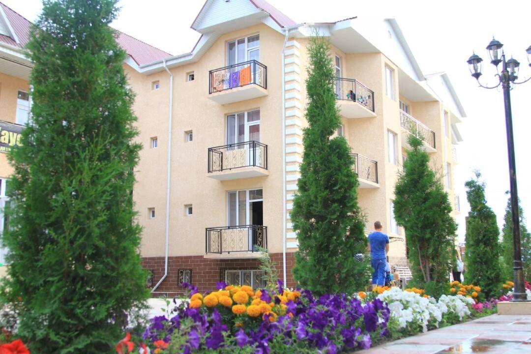 Brandhouse Hotel Bosteri Luaran gambar